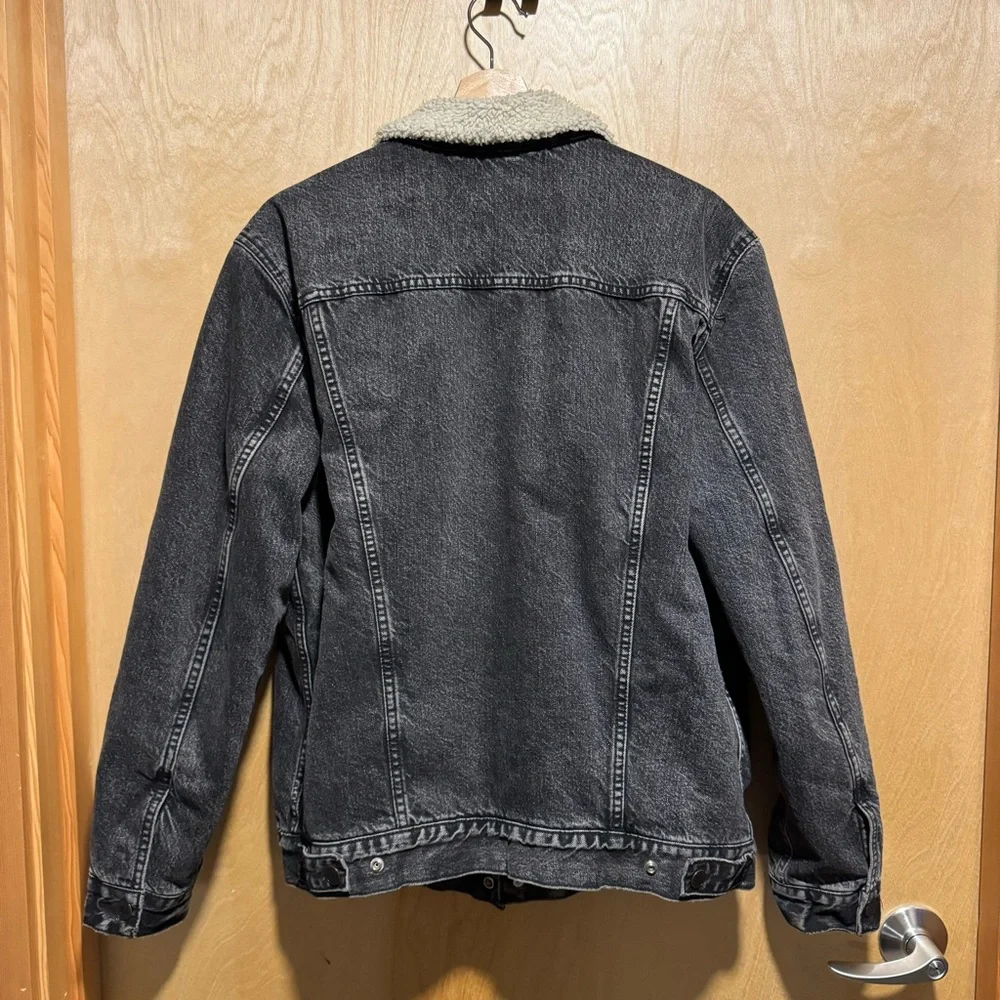 Levi’s The Sherpa Trucker Jacket - Picture 2 of 5